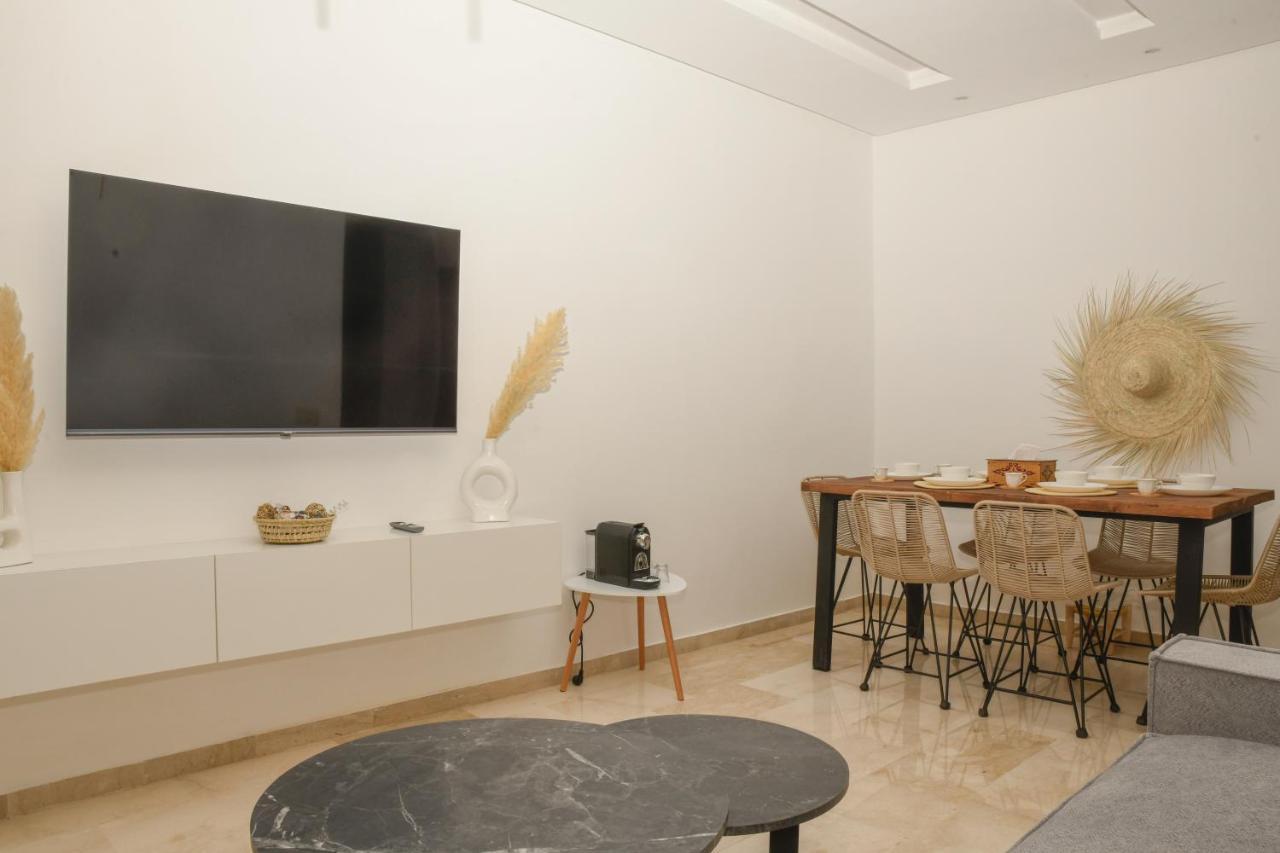 Stylish With A Pool In The Center Of Appartement *