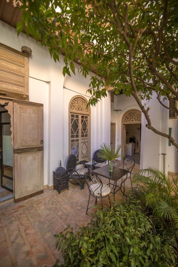 Guest house Les Hirondelles Boutique 4*