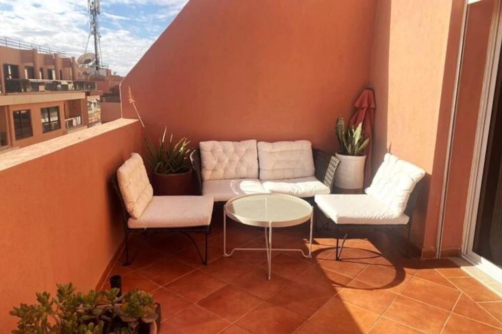 Sunny Terrace & Comfy Beds In Marrakech Apartment *