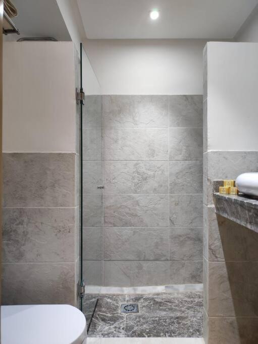 Plein Centre Marrakech, Grand Balcon Filant Appartement