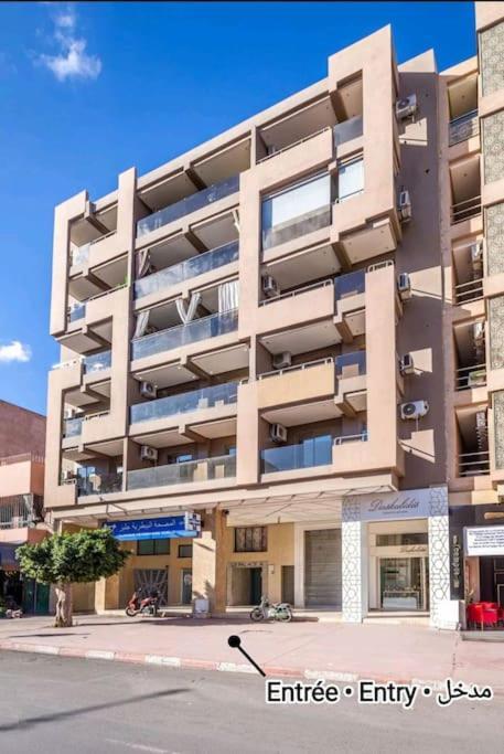 Plein Centre Marrakech, Grand Balcon Filant Appartement