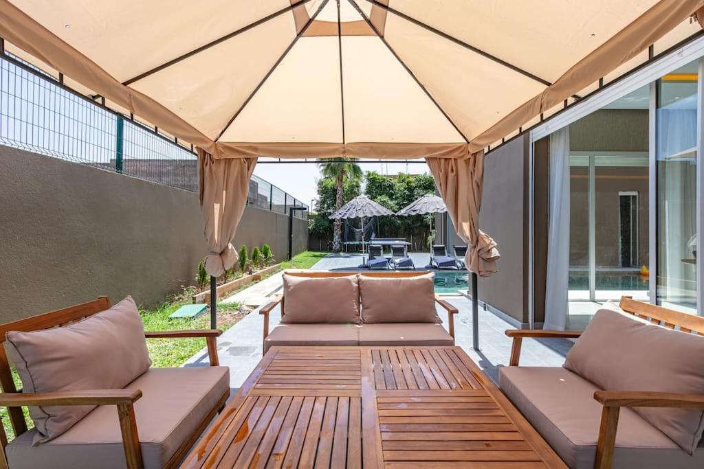 Villa Mima, Lux, Billard, Jeux, Cuisiniere , Piscine Chauffee, Marrakesh