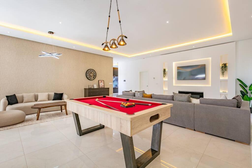 Villa Mima, Lux, Billard, Jeux, Cuisiniere , Piscine Chauffee, Marrakesh