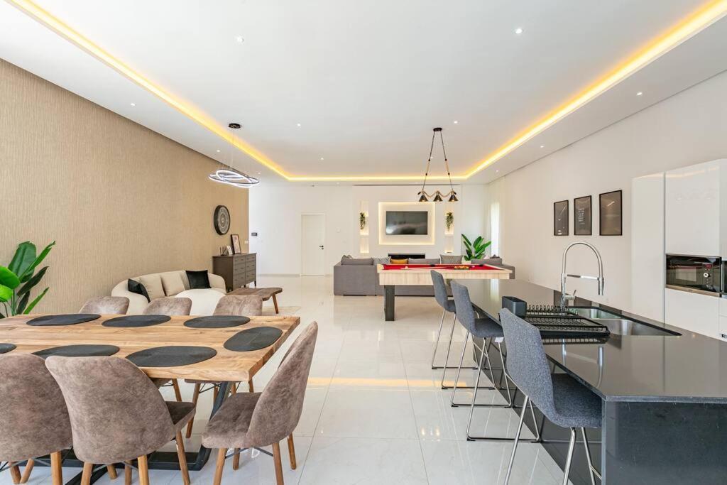 Mima, Lux, Billard, Jeux, Cuisiniere , Piscine Chauffee, * Marrakesh