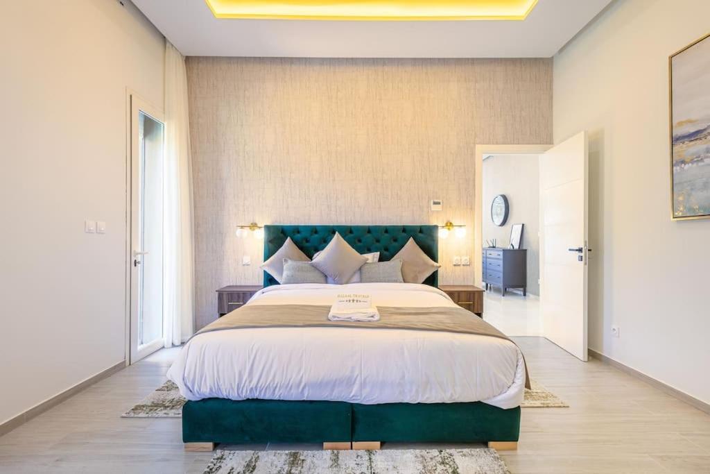 Mima, Lux, Billard, Jeux, Cuisiniere , Piscine Chauffee, Villa Marrakesh