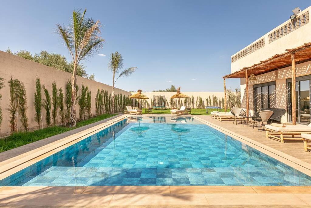 Leila,piscine , Grand Jardin, Jeux , Cuisiniere * Marrakesh