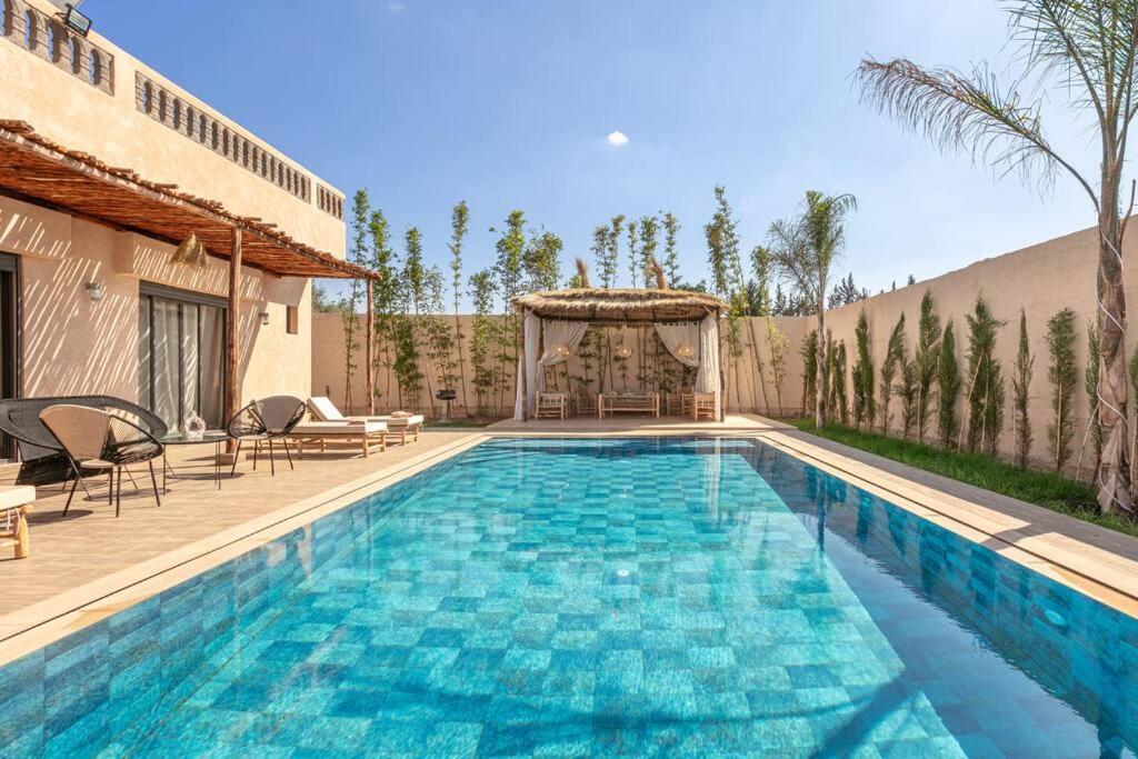 Leila,piscine , Grand Jardin, Jeux , Cuisiniere * Marrakesh