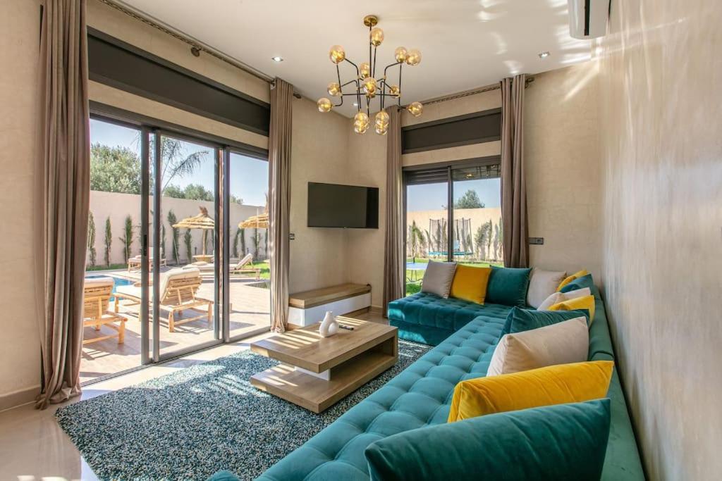 Leila,piscine , Grand Jardin, Jeux , Cuisiniere Marrakesh