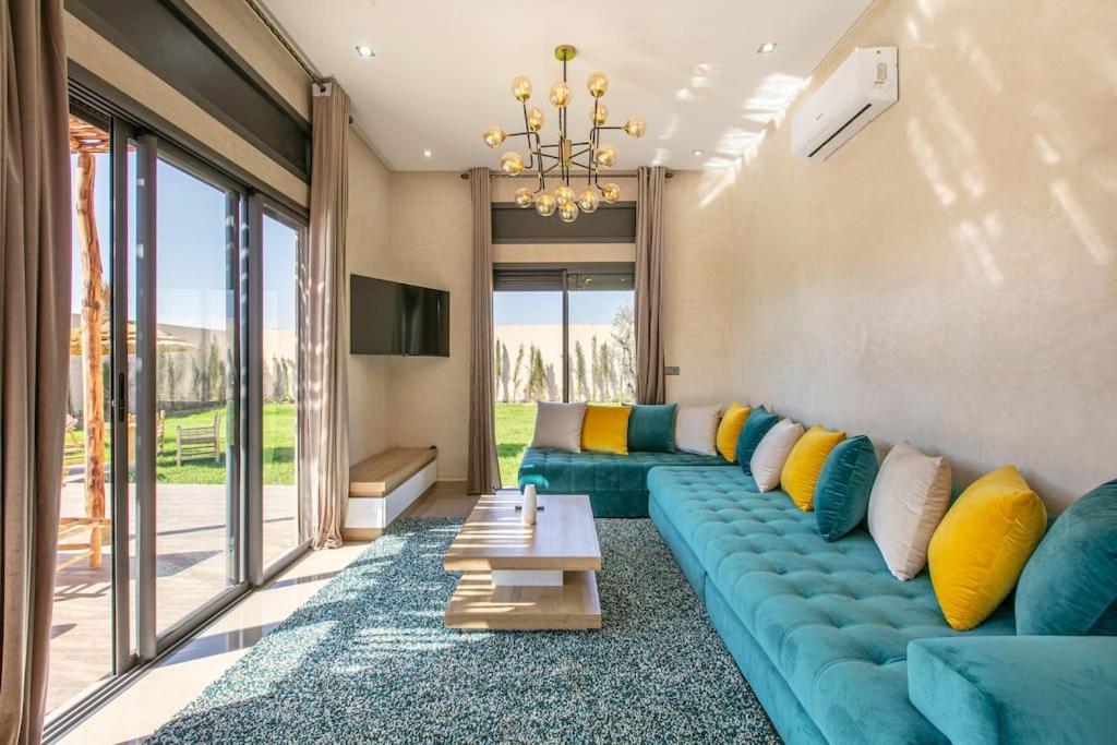 Leila,piscine , Grand Jardin, Jeux , Cuisiniere Marrakesh