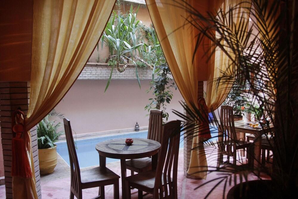 Riad Azenzer 3*