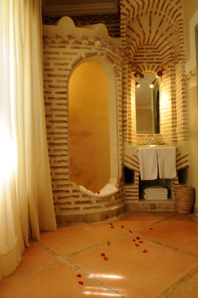 Les Hibiscus Guest house 4*