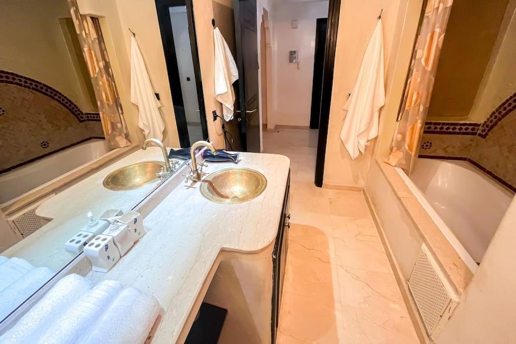 Touristique A 5 Piscines Apartment *