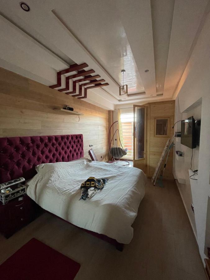 Cosy In The Center Of The Red City *