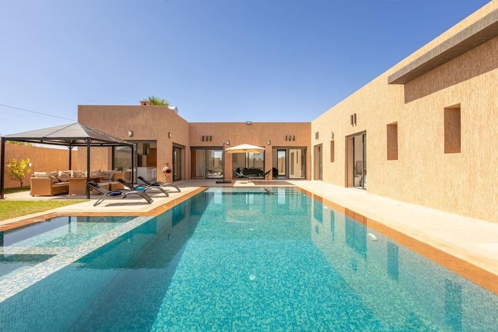 Sanna, Elegante Avec Piscine Chauffee, Jeux Villa
