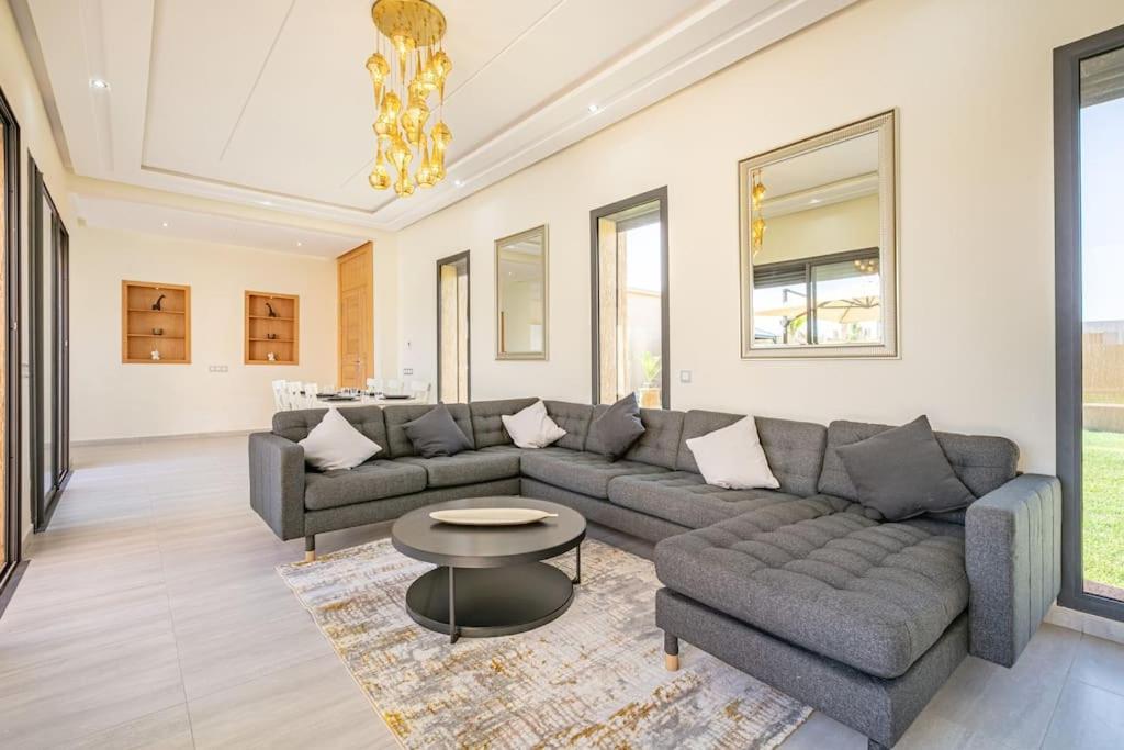 Sanna, Elegante Avec Piscine Chauffee, Jeux Villa