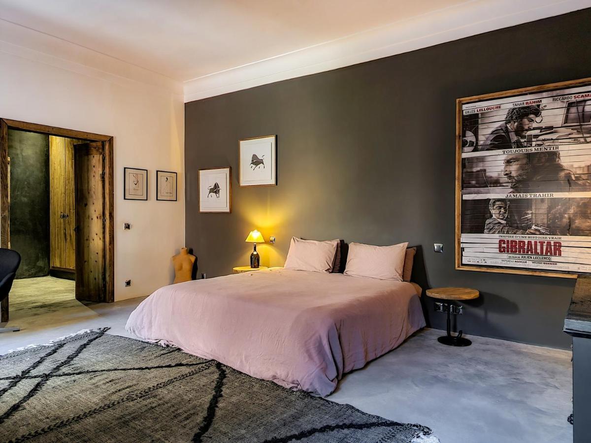 Avec Gouvernante Et 2 Piscines Dont Chauffee Dans Domaine Securise Villa *