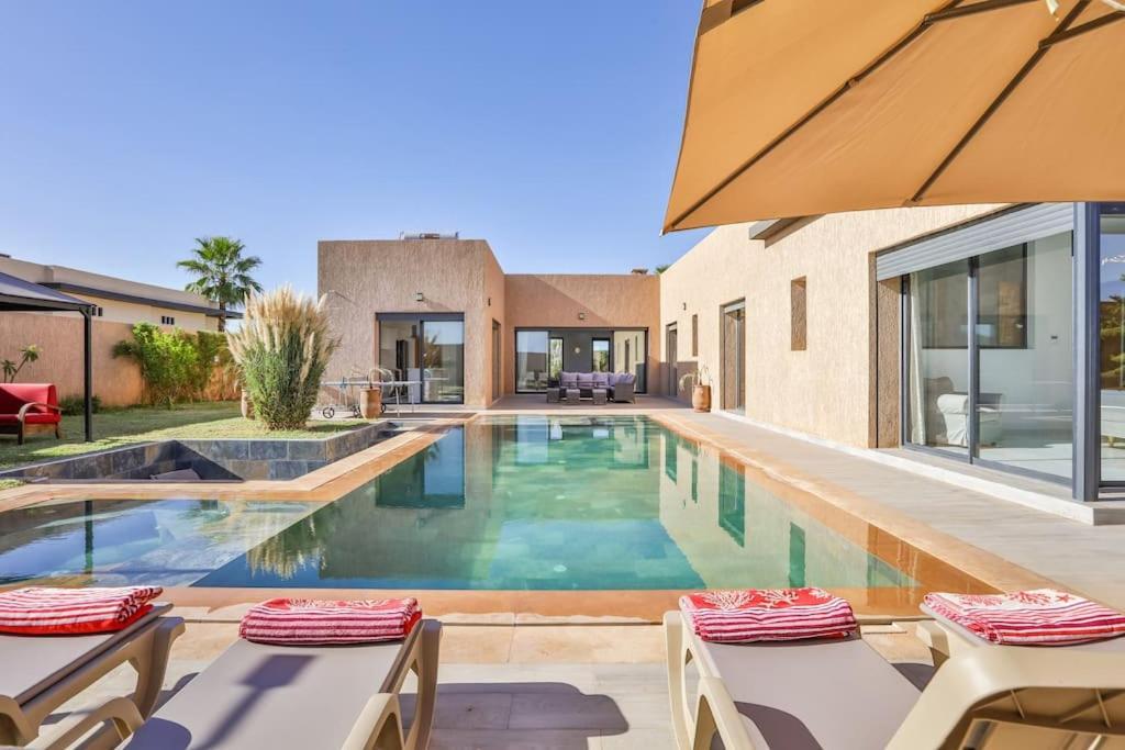 Sakina, Piscine Chauffee, Ping-pong, Cuisiniere Marrakesh