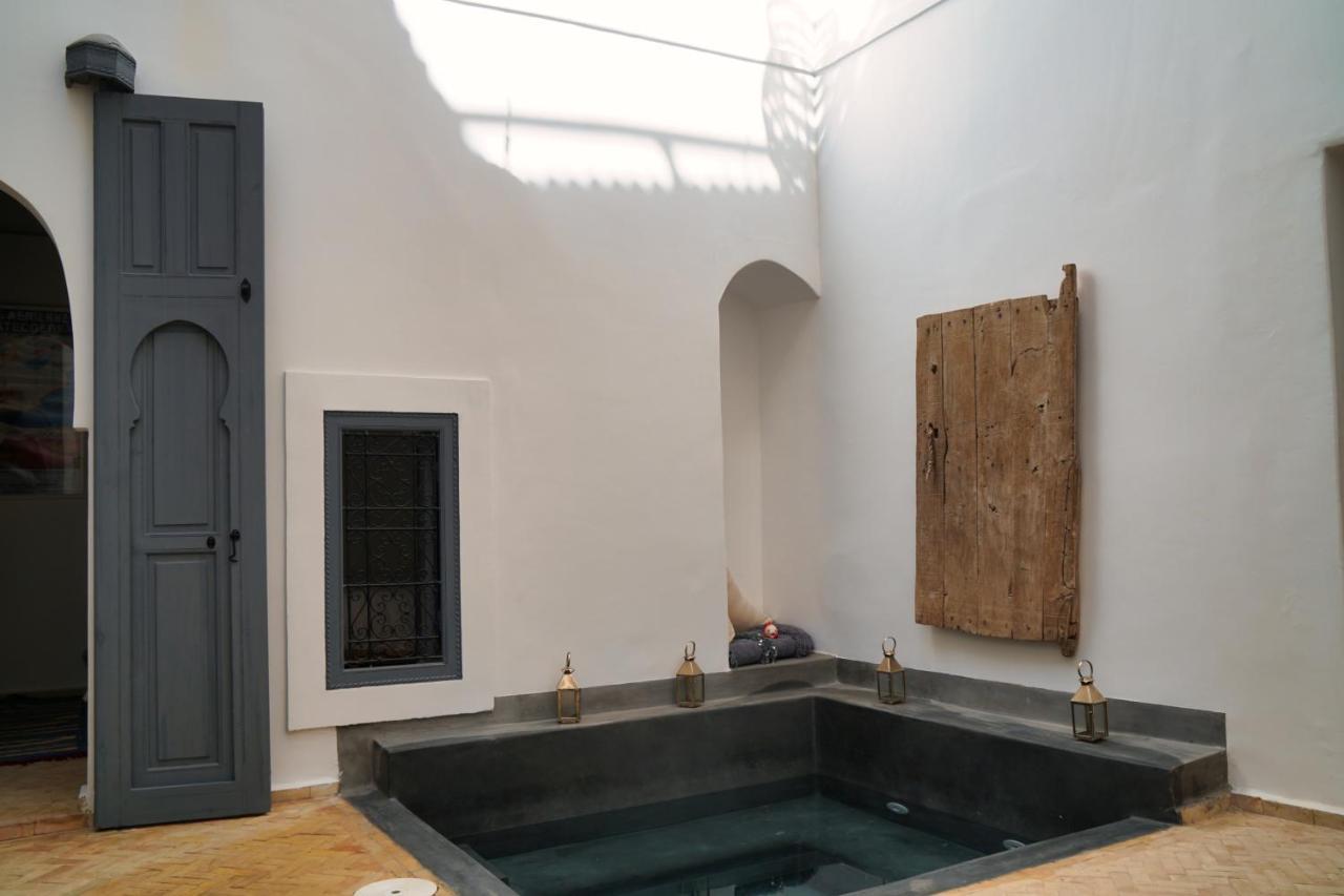 L'echappee, En Exclusivite, 5 *
