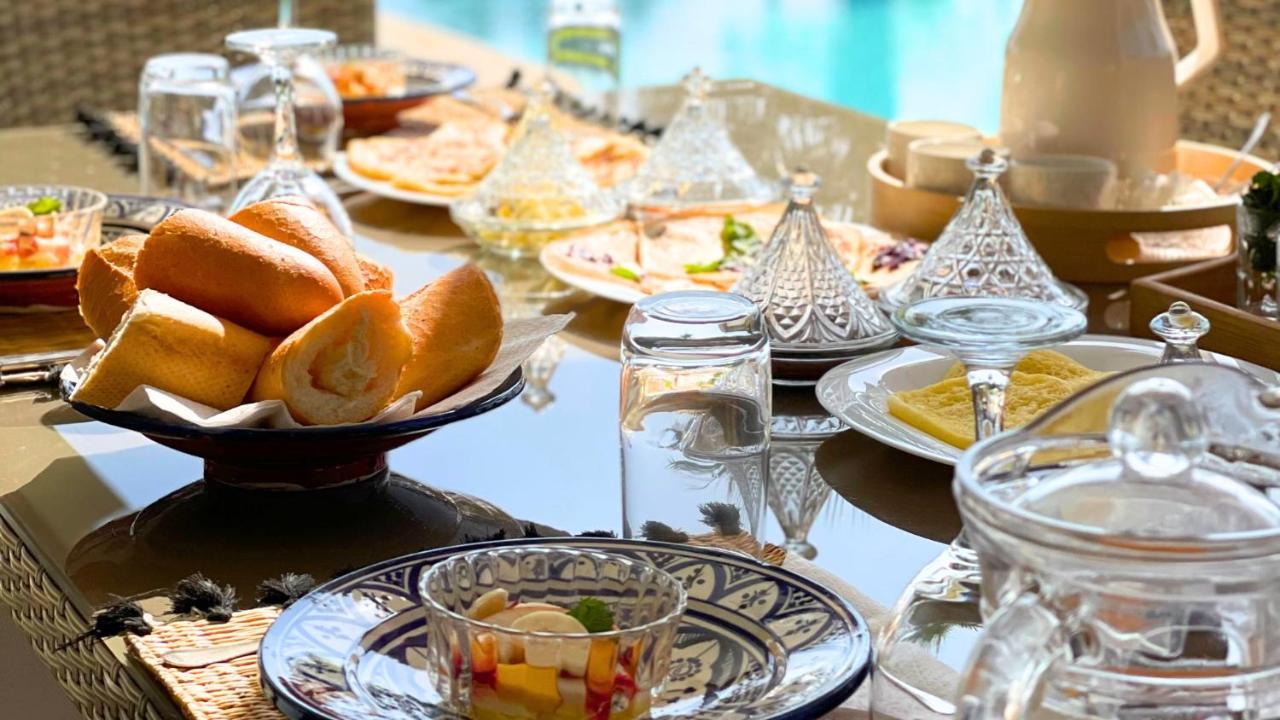 Azur - Piscine Chauffee Sans Vis-a-vis A Marrakech Pousada *