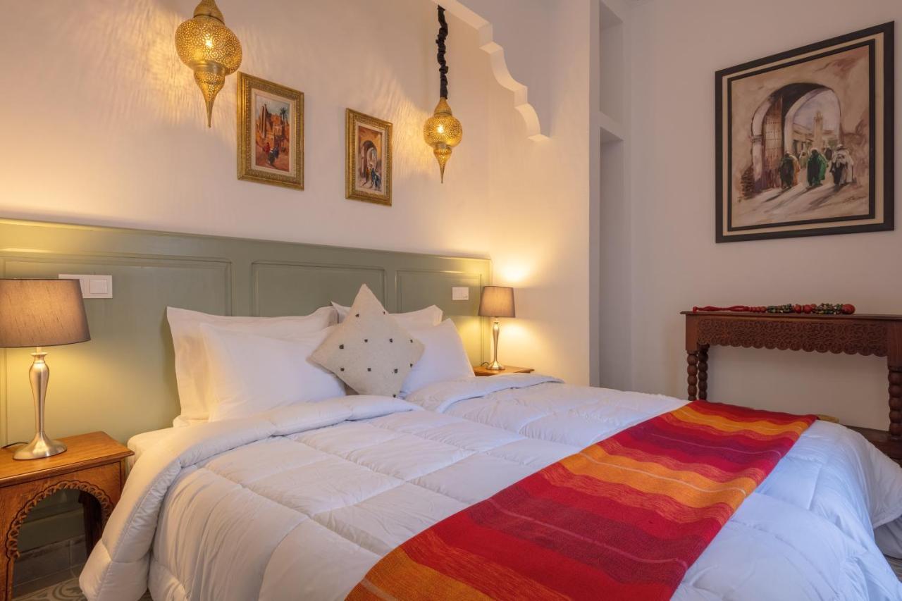 Riad Espoir Entier *