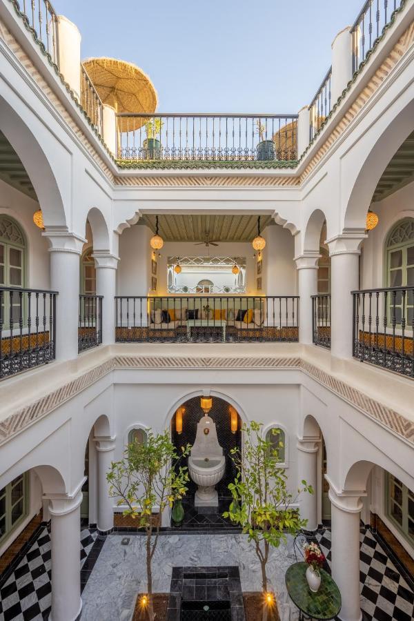 Riad Espoir Entier *