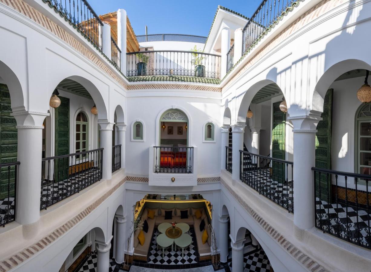 Espoir Entier Riad *