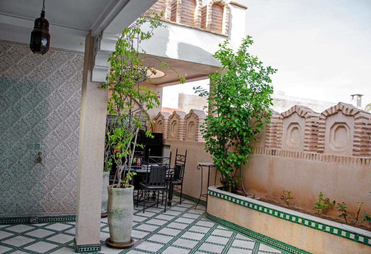 Esmeralda Riad *