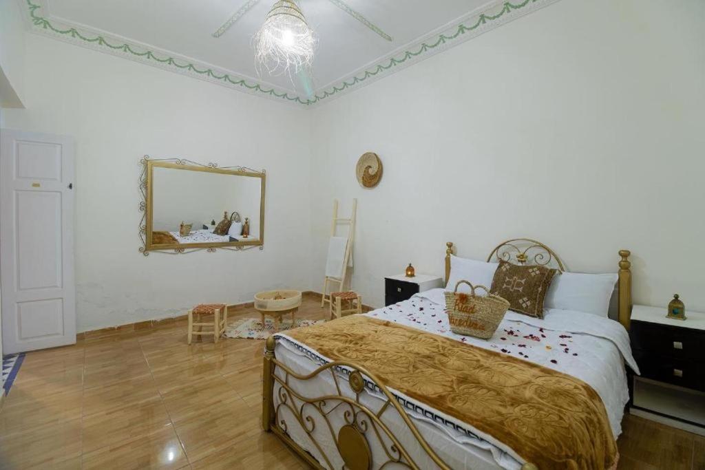 Riad Nicedina *