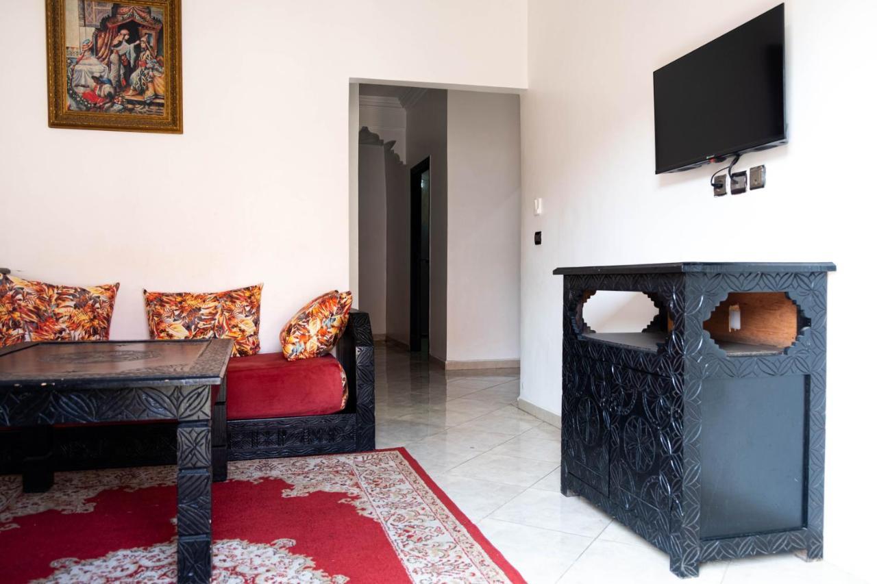 Apart Larbi Apartment *