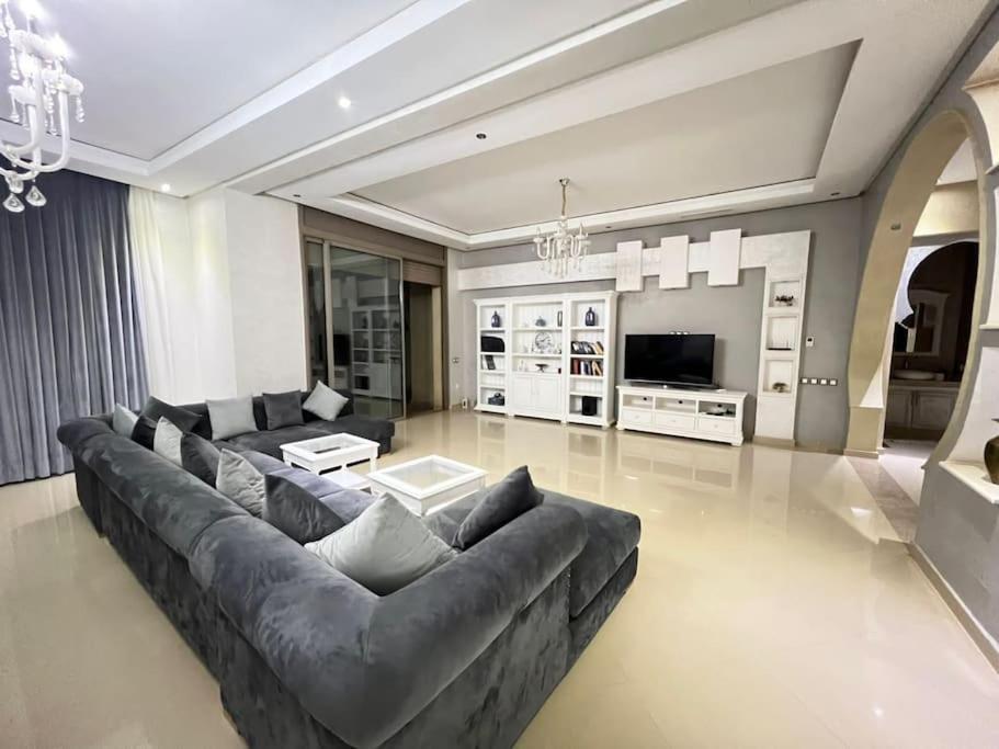 Splendide De Luxe Privatisee Avec Cuisiniere - Piscine Chauffee - Jacuzzi & Hammam Villa