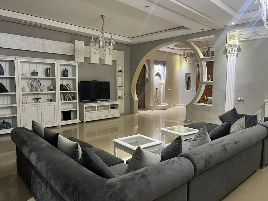 Splendide De Luxe Privatisee Avec Cuisiniere - Piscine Chauffee - Jacuzzi & Hammam Villa *