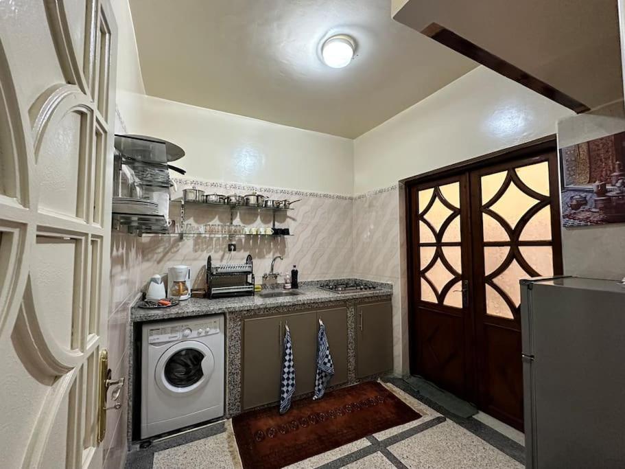 Near Airport - Pool- Terrace- Airco-parking-wifi Appartement *
