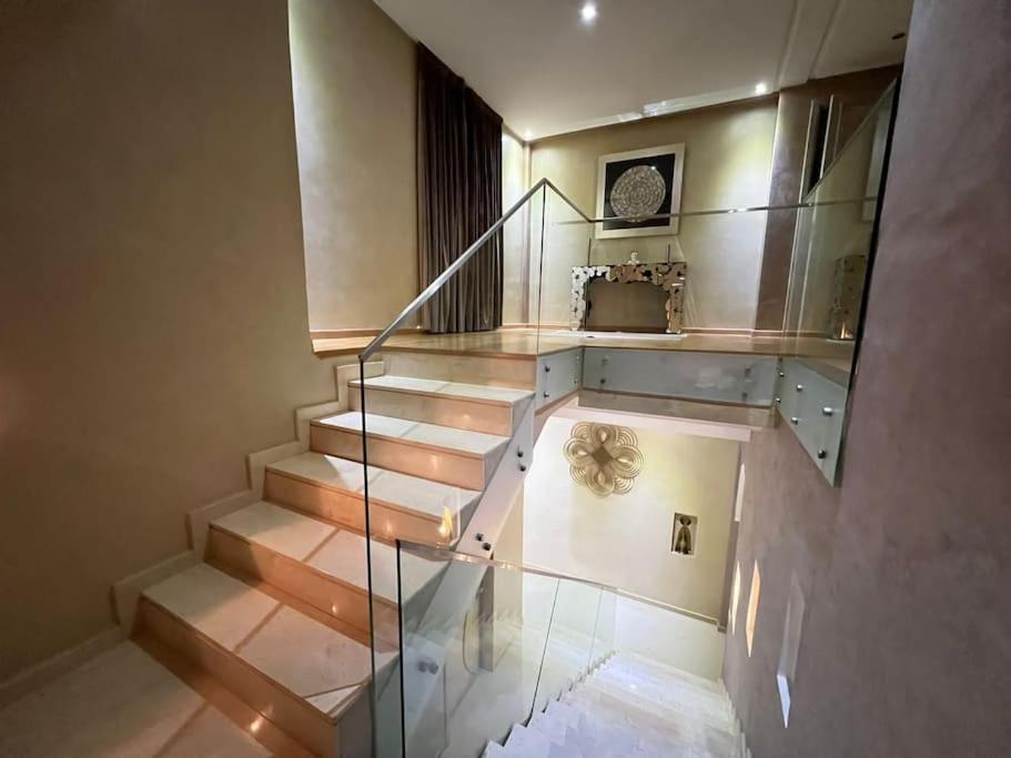 Splendide De Luxe Privatisee Avec Cuisiniere - Piscine Chauffee - Jacuzzi & Hammam Villa