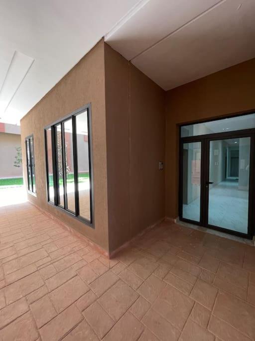 Standing 2 * Marrakesh