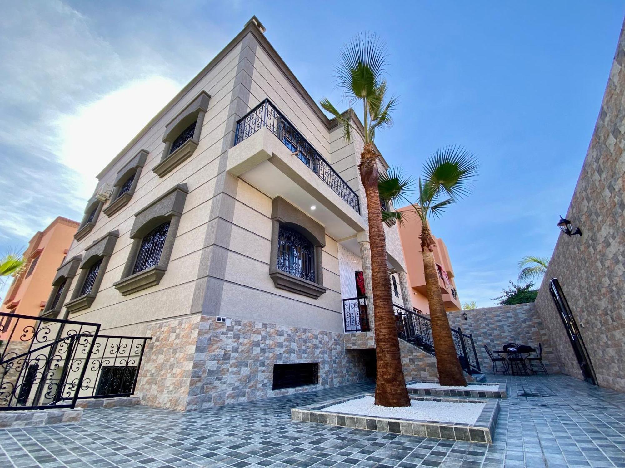 Villa & In Marrakesh, Essalam