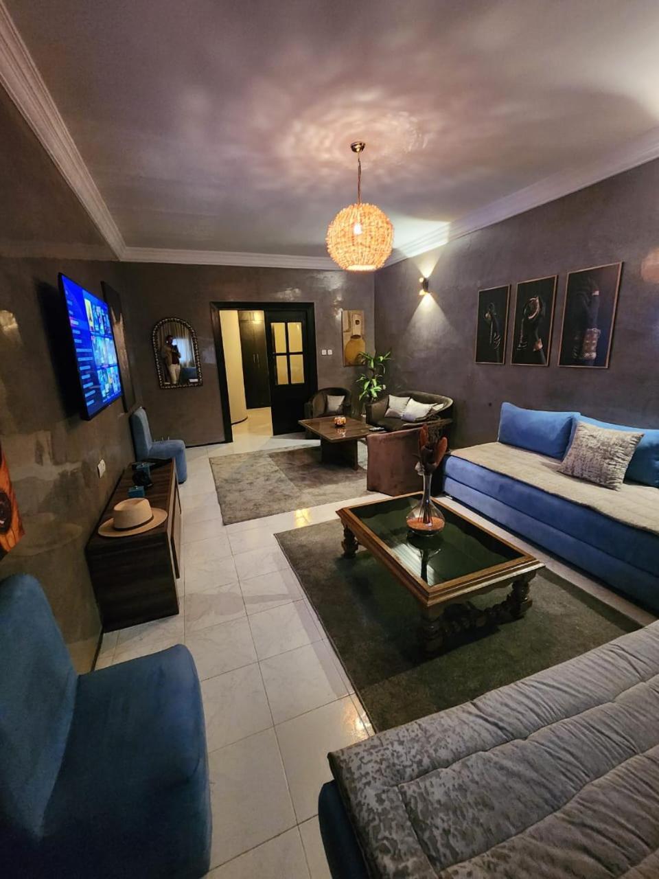 Apartment 4 Family *