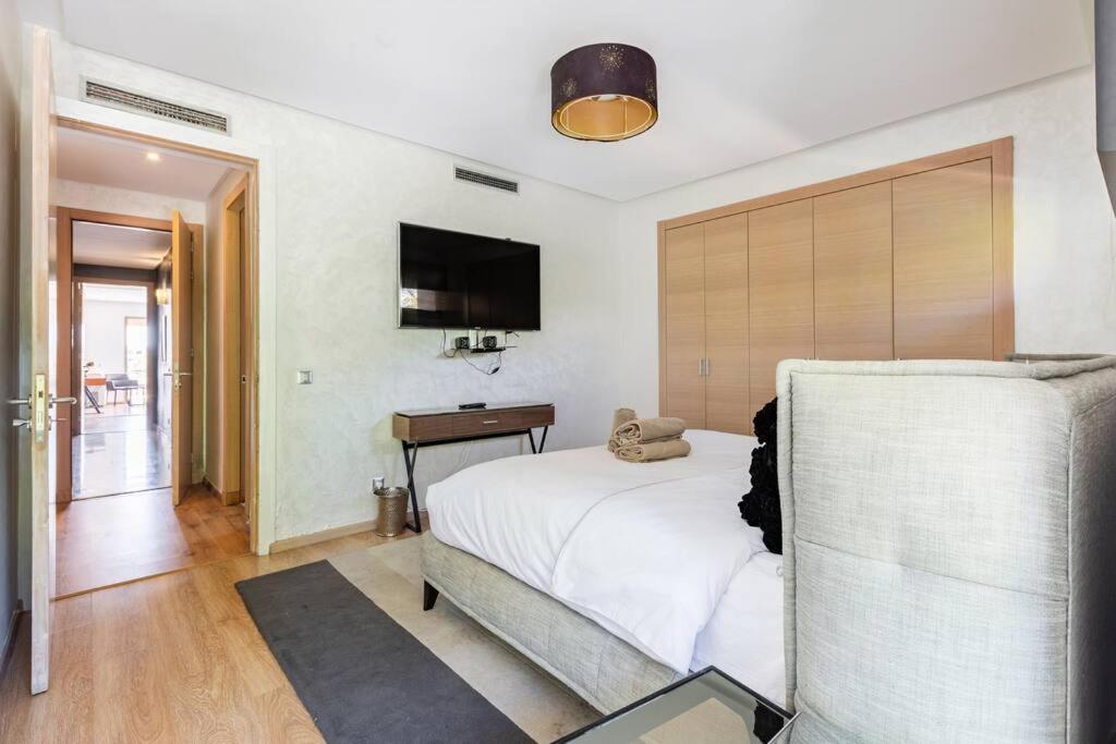 Escape To Luxury: 4 Bedroom On Golf Course Villa *