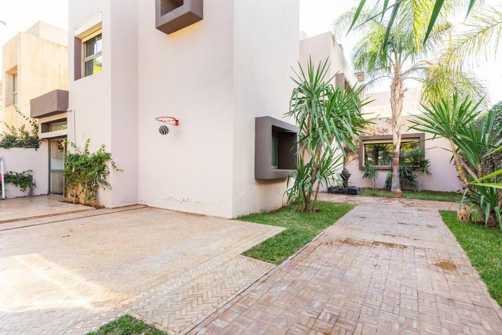 Escape To Luxury: 4 Bedroom On Golf Course *