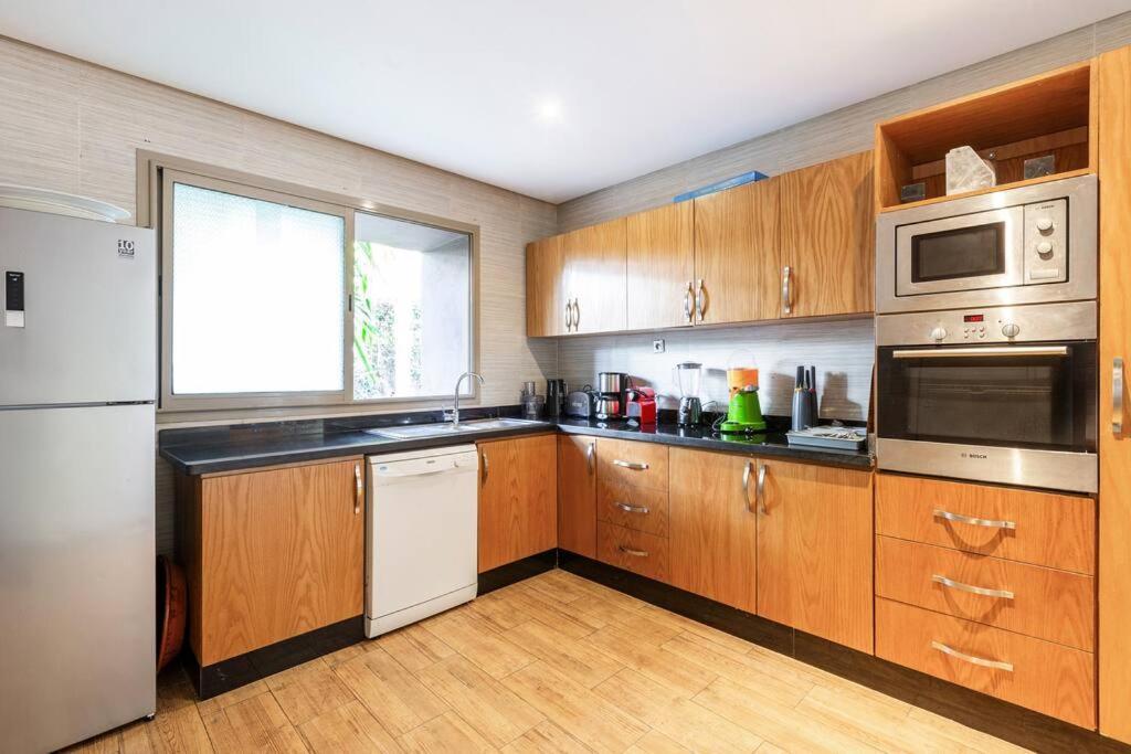 Escape To Luxury: 4 Bedroom On Golf Course