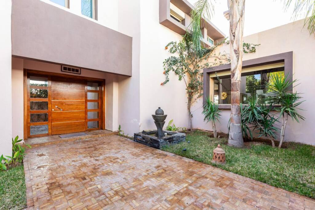 Escape To Luxury: 4 Bedroom On Golf Course