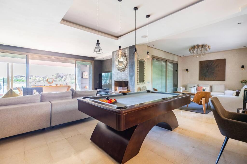 Villa Escape To Luxury: 4 Bedroom On Golf Course