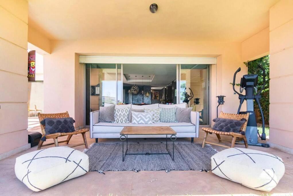 Escape To Luxury: 4 Bedroom On Golf Course Villa *