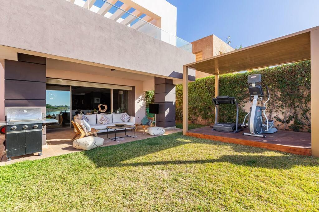 Escape To Luxury: 4 Bedroom On Golf Course Villa