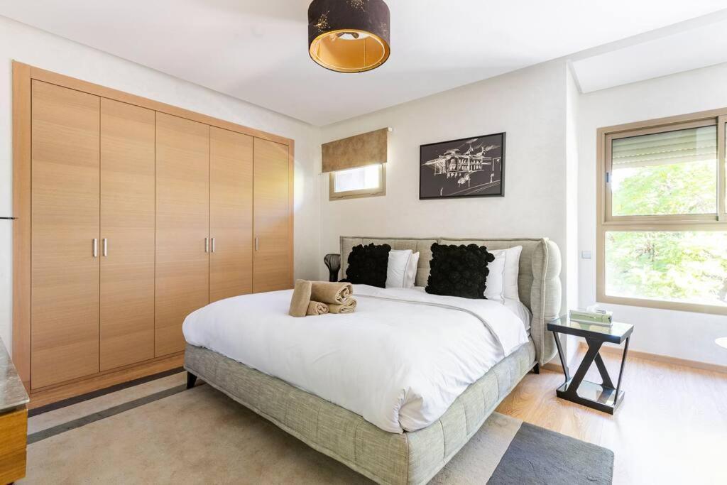 Escape To Luxury: 4 Bedroom On Golf Course *