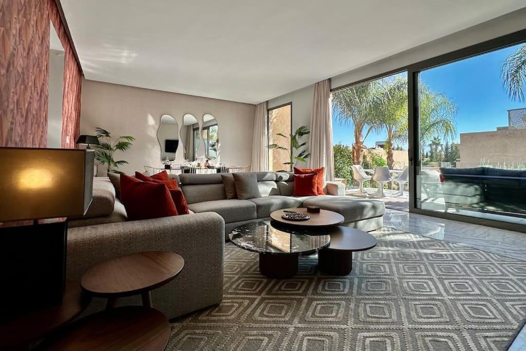 Luxury Living/terrace/pool Apartment *