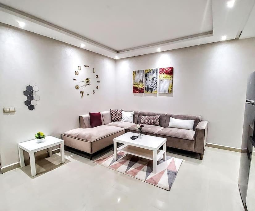 Chic & Lovely Flat In Center