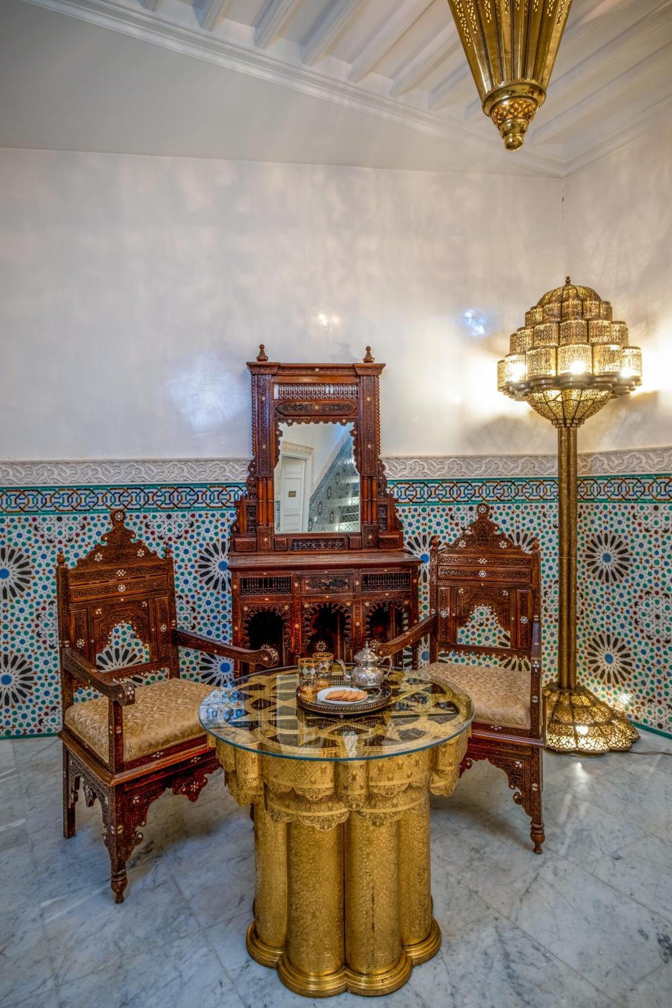 Glatt K Riad *