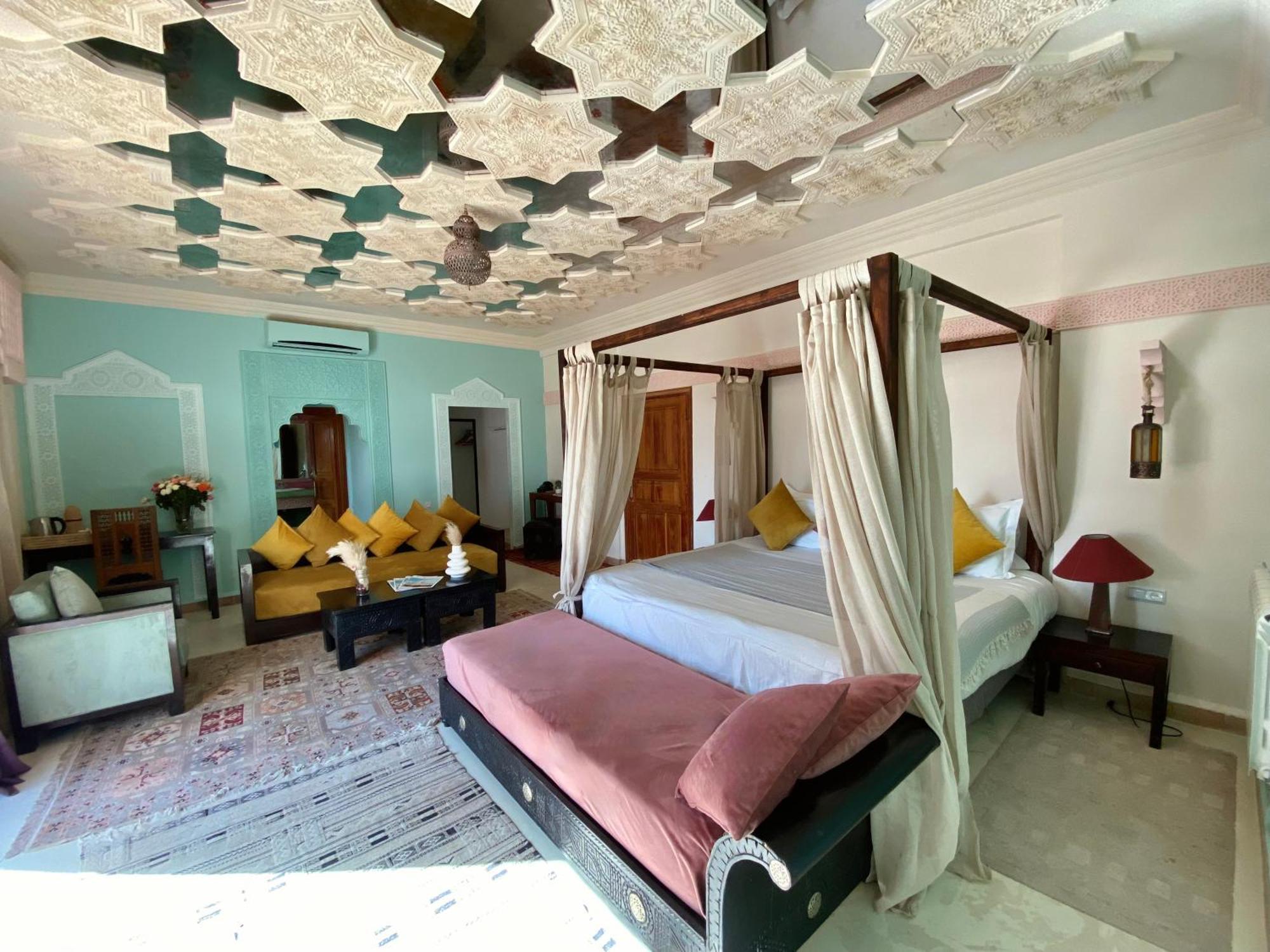 La Des Golfs & Pinkcactus Hotel