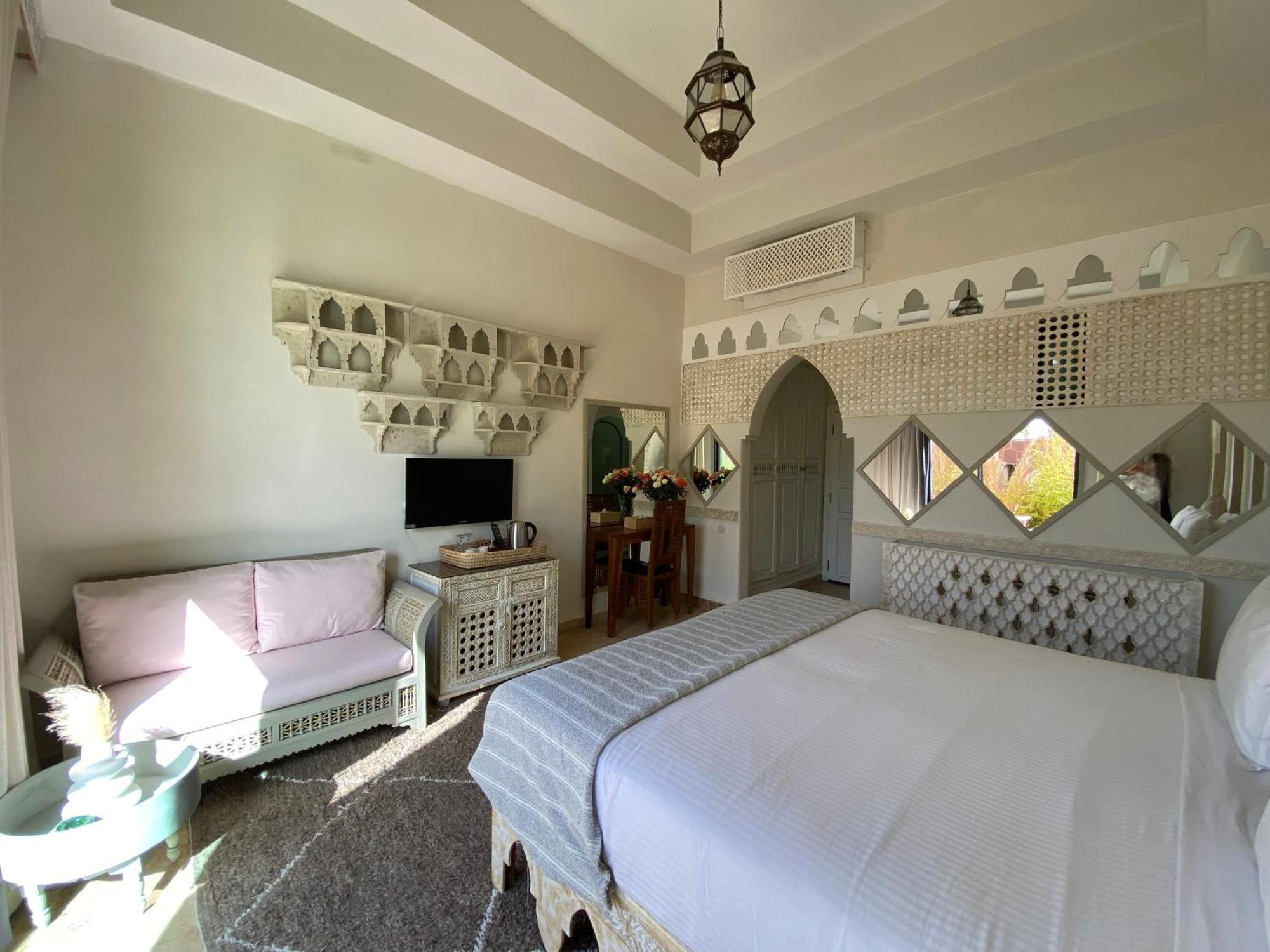 La Des Golfs & Pinkcactus Hotel