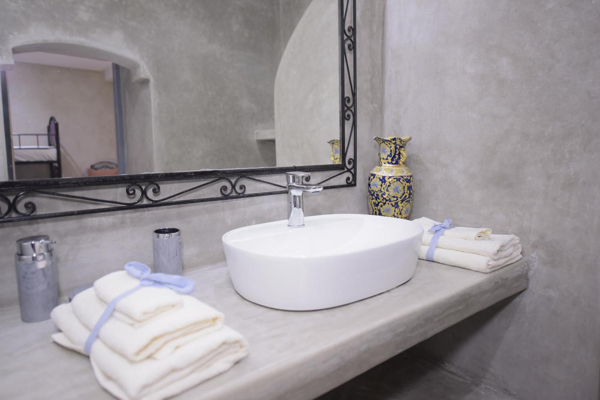 Kasbah De Jade: Luxury With Heated Pool And Jacuzzi Guest house